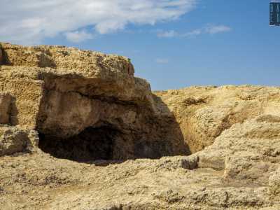 ...sono stati rinvenuti i sepolcreti di alcune trib� primitive risalenti al IV millennio a.C.